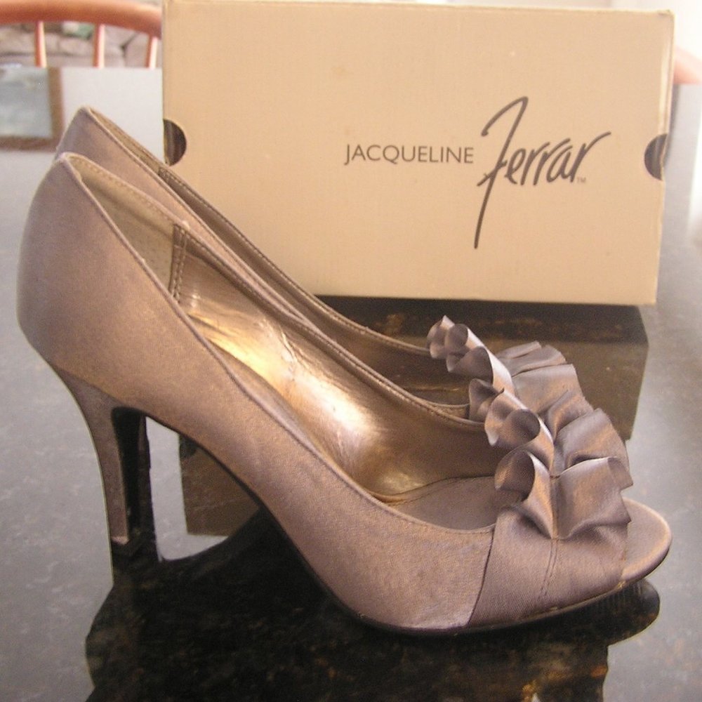 Jacqueline Ferrar pewter 3" heels